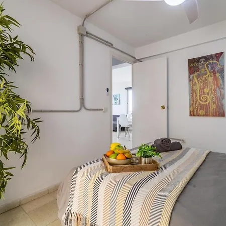 Front Paseo Maritimo Apartment